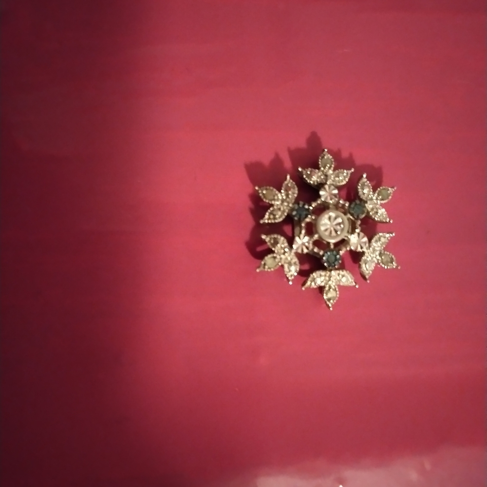 Vintage snow flake diamond pendant